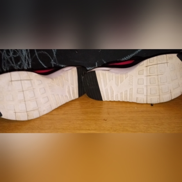 Kids Nike Air Max Thea 2.5Y  black mesh with pink accents foam midsole - Picture 3 of 11